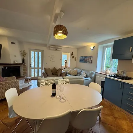 בית כפרי Wisteria Prasco