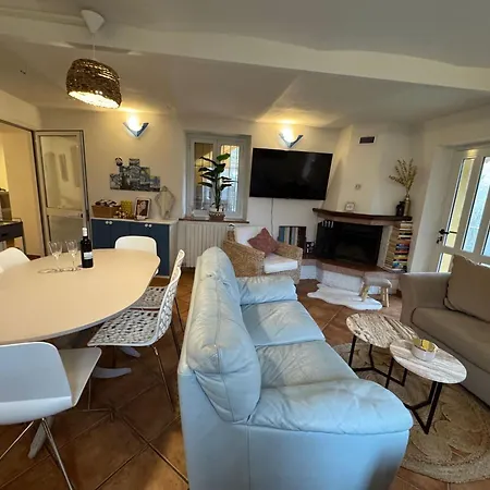 Wisteria בית כפרי