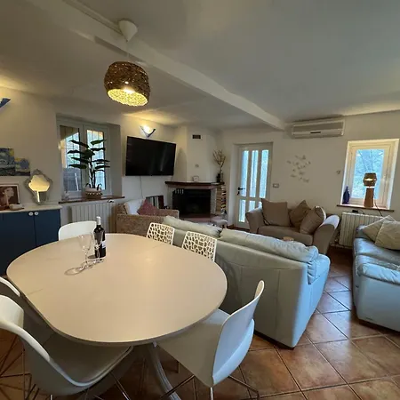 Wisteria בית כפרי Prasco